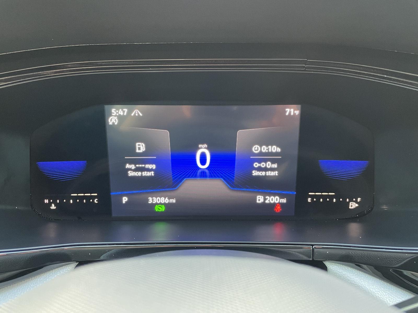 Vehicle photo 15