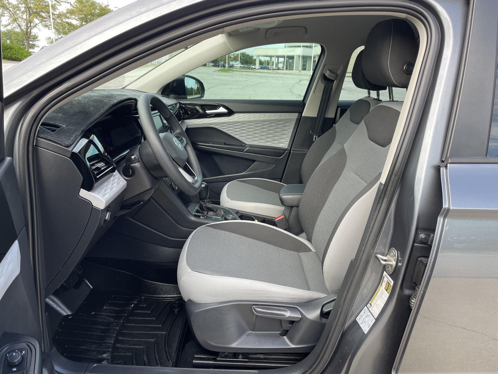 Vehicle photo 17