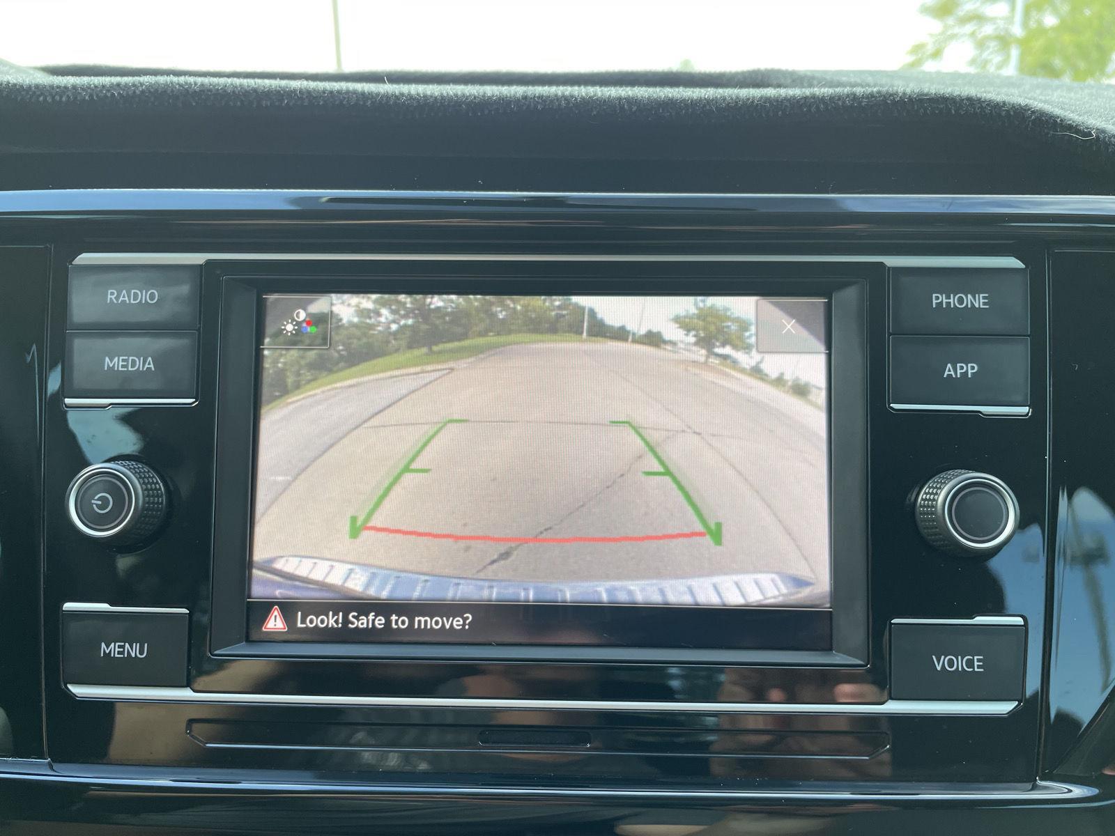 Vehicle photo 23