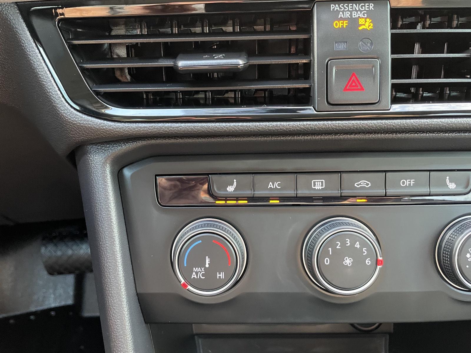 Vehicle photo 26