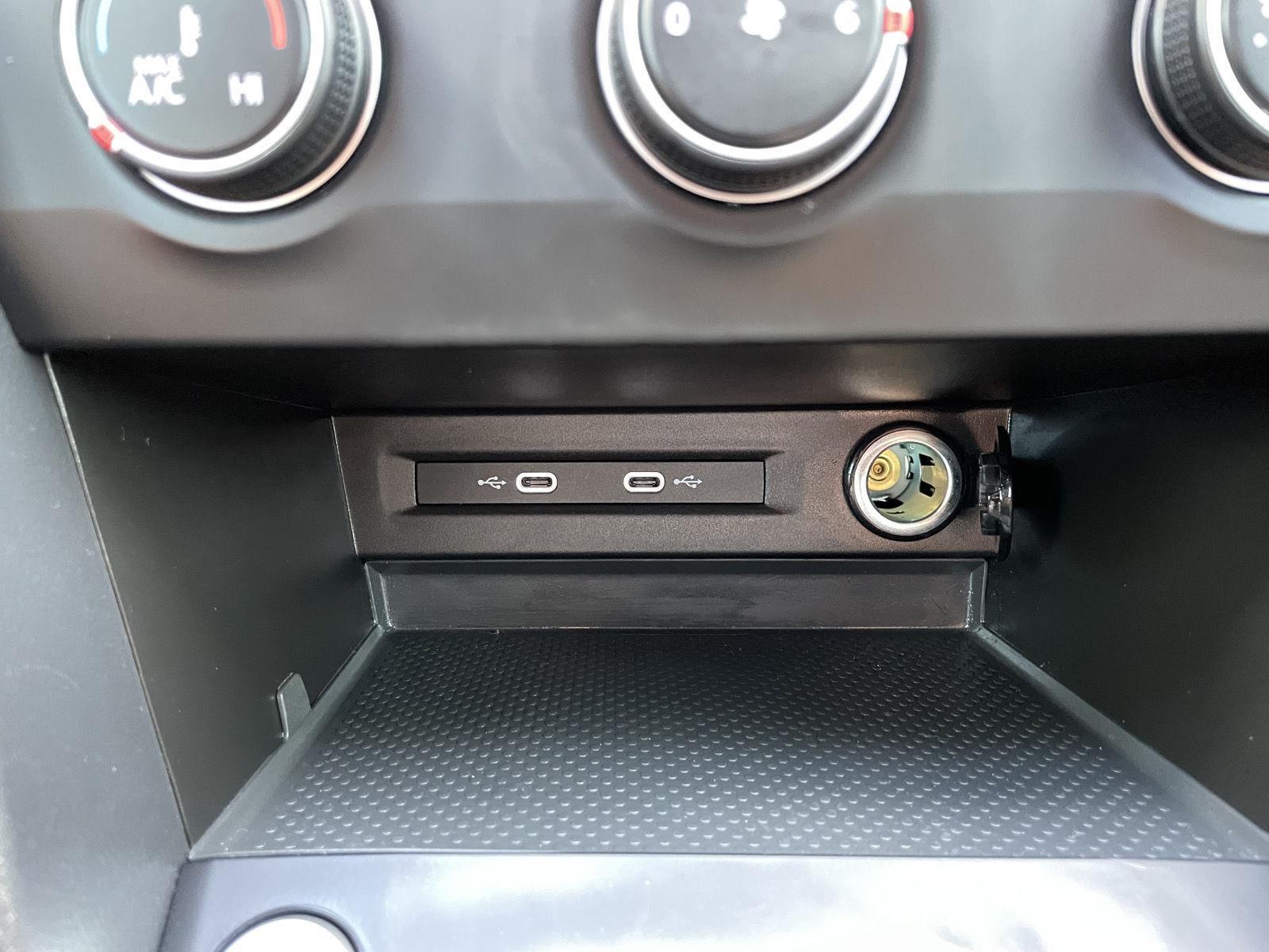 Vehicle photo 27