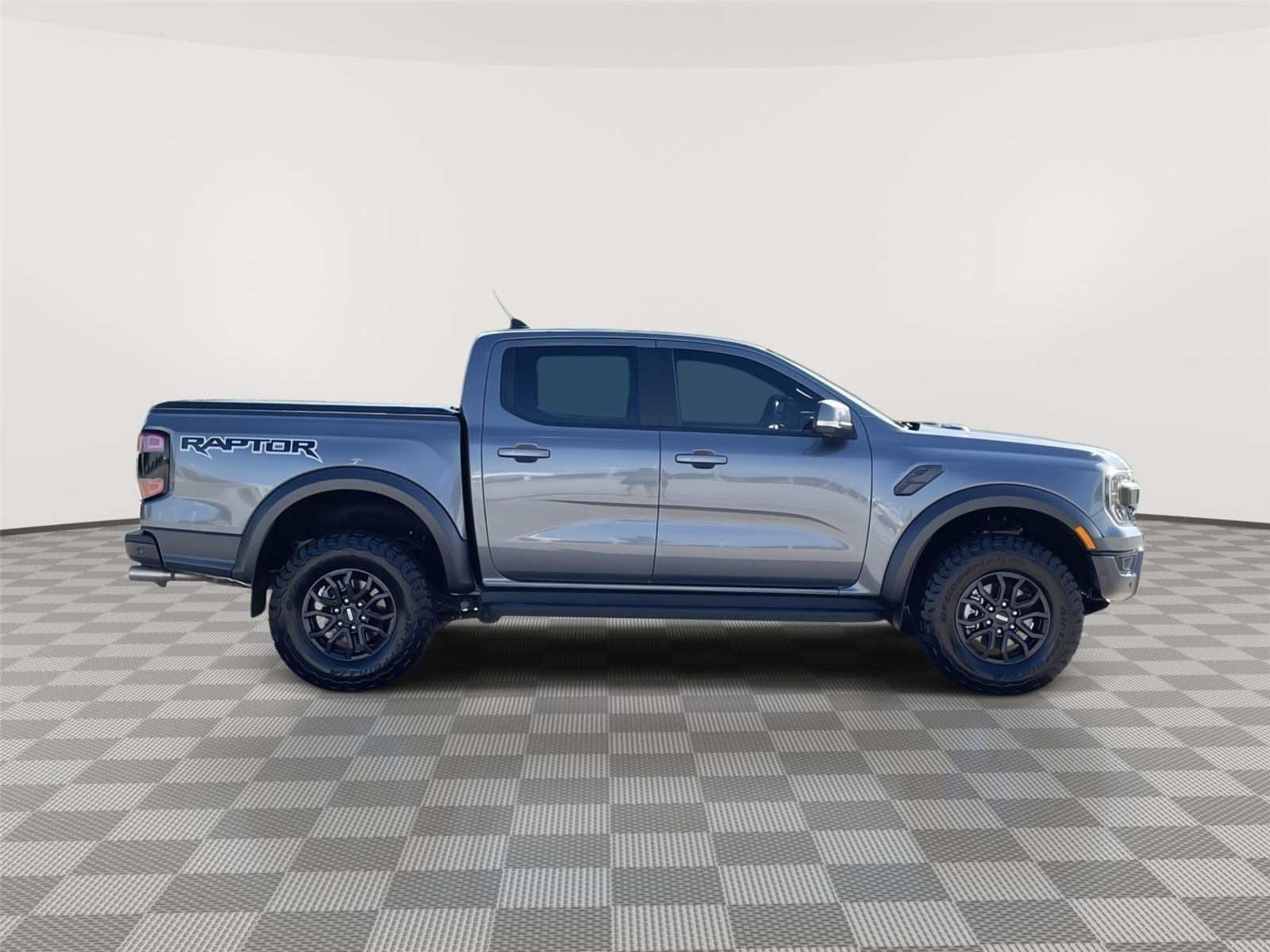 Vehicle photo 6