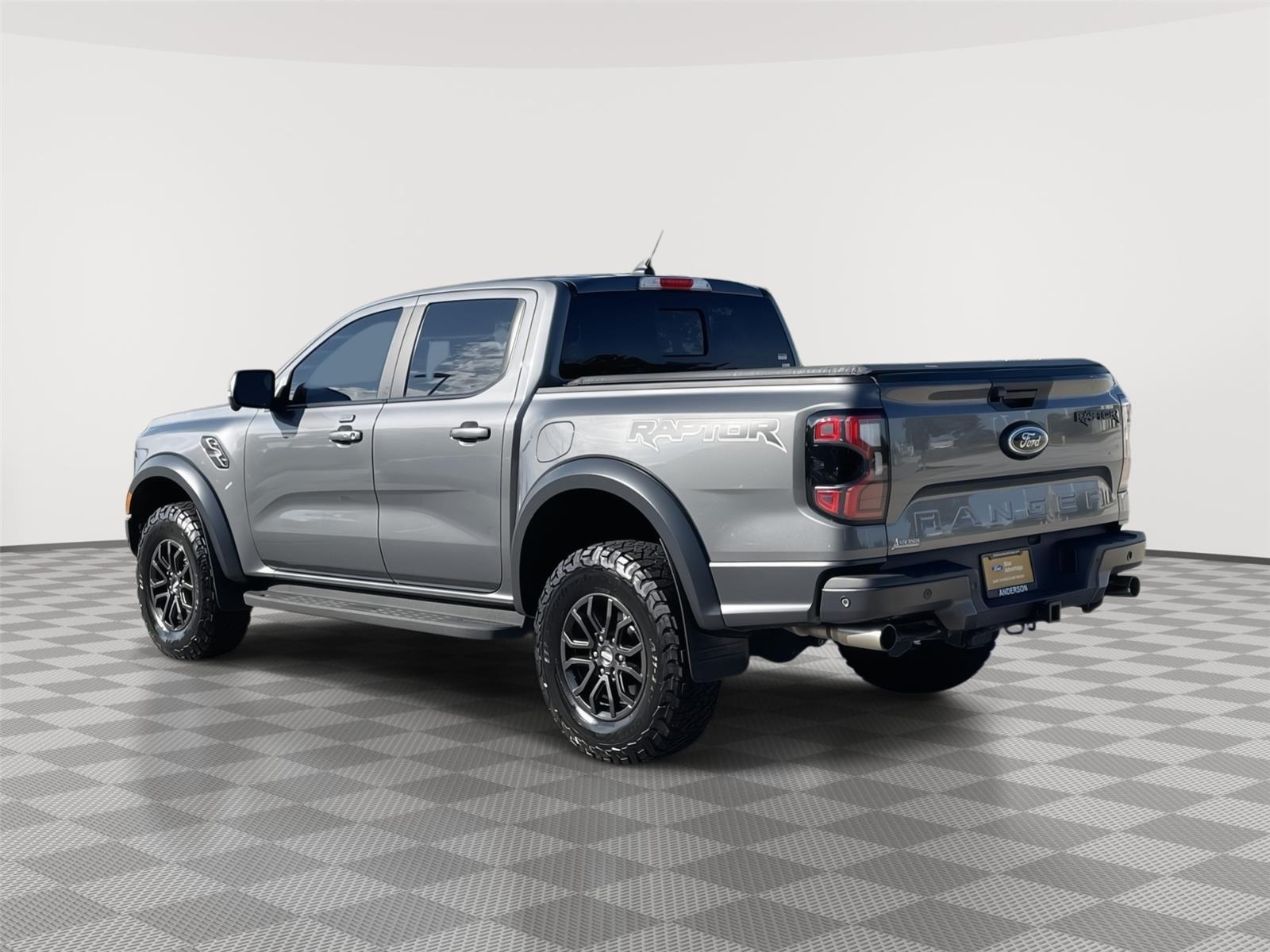 Vehicle photo 9