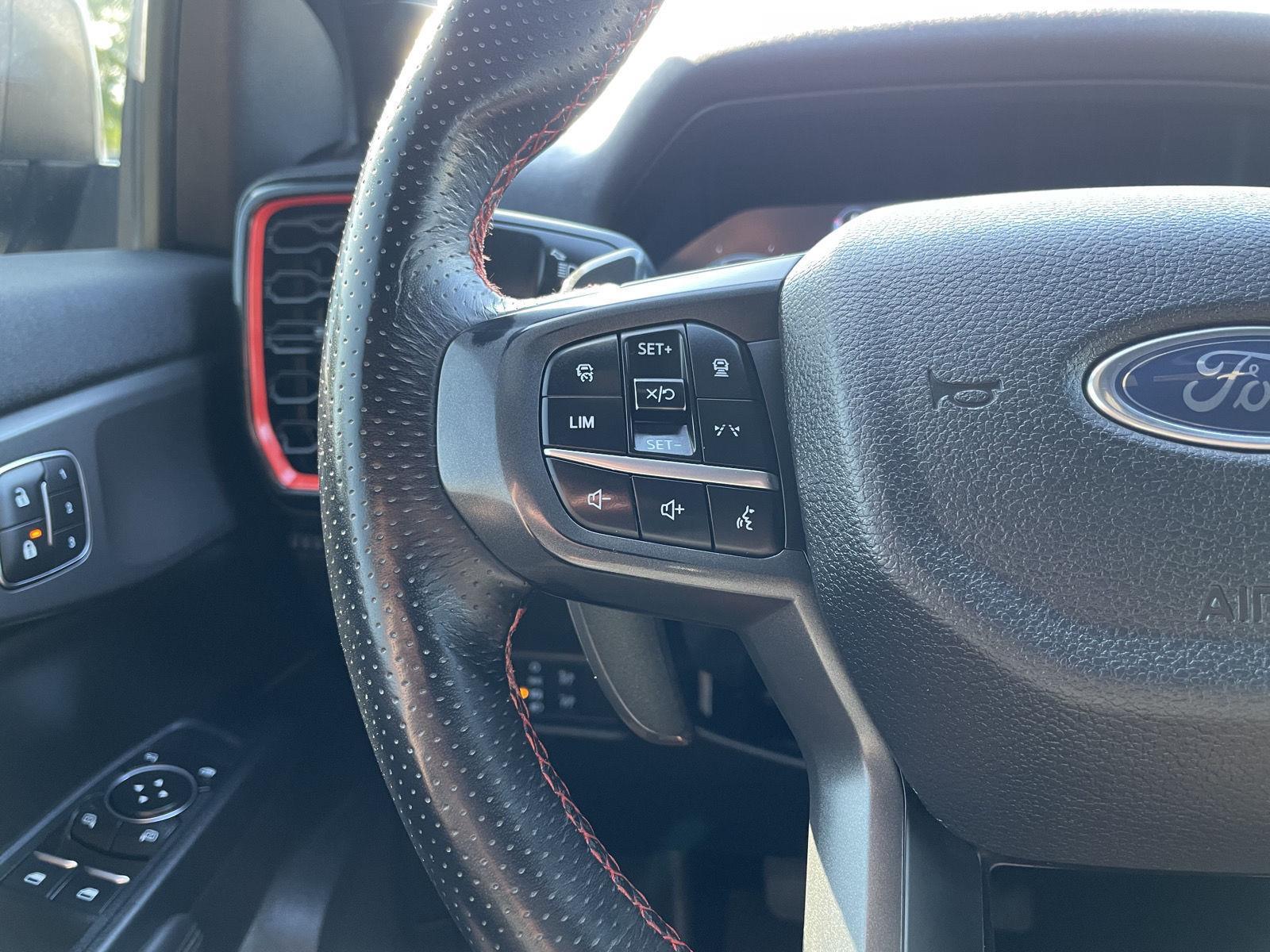Vehicle photo 13