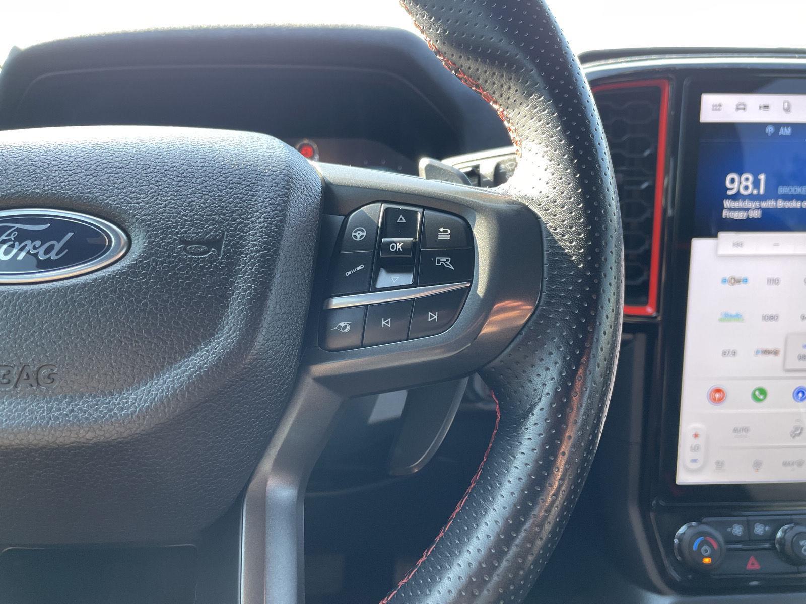 Vehicle photo 14