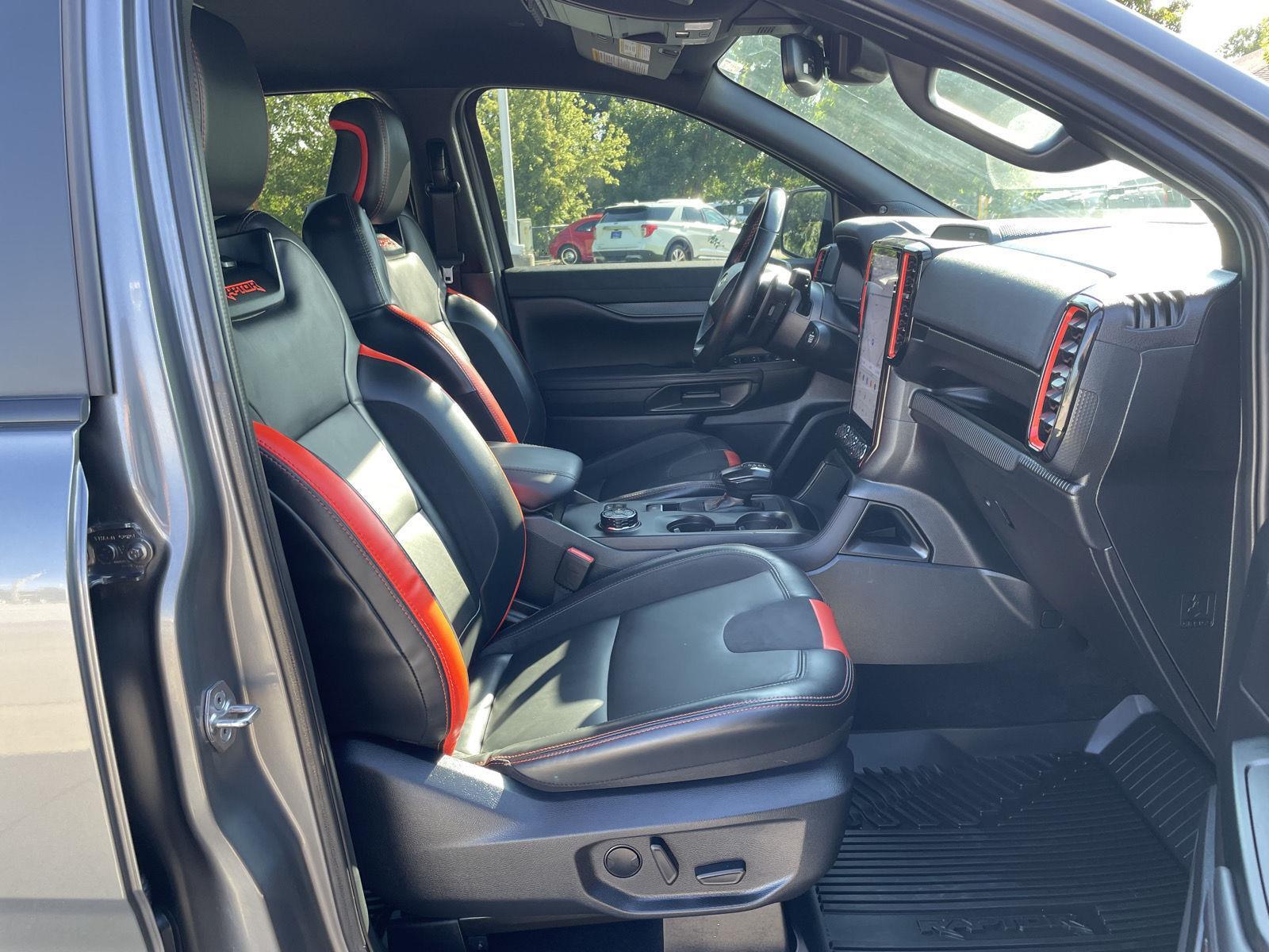 Vehicle photo 19