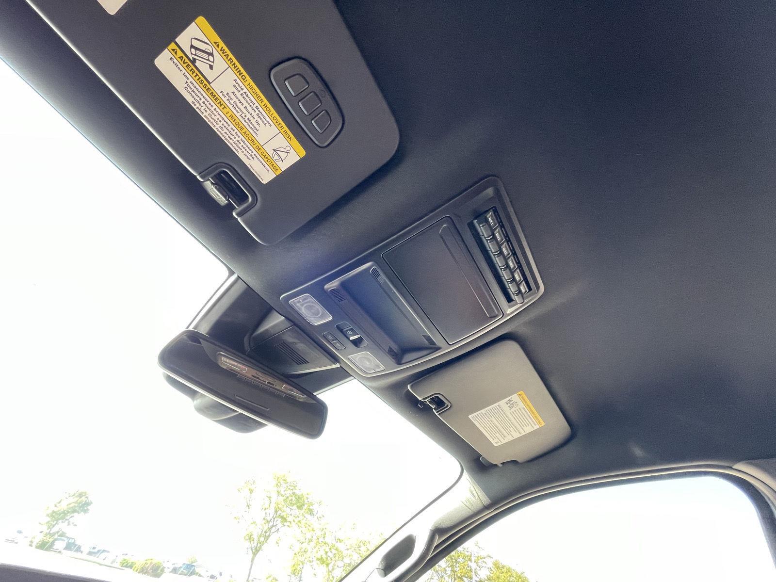 Vehicle photo 21