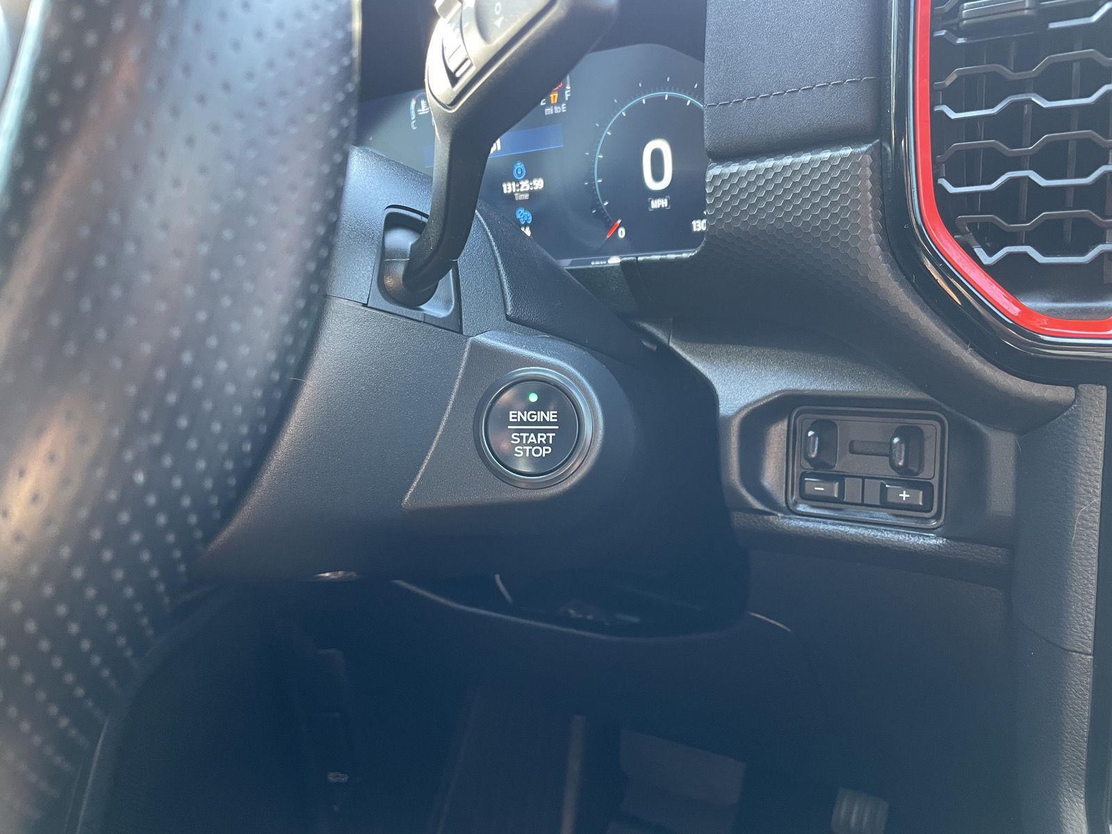 Vehicle photo 26