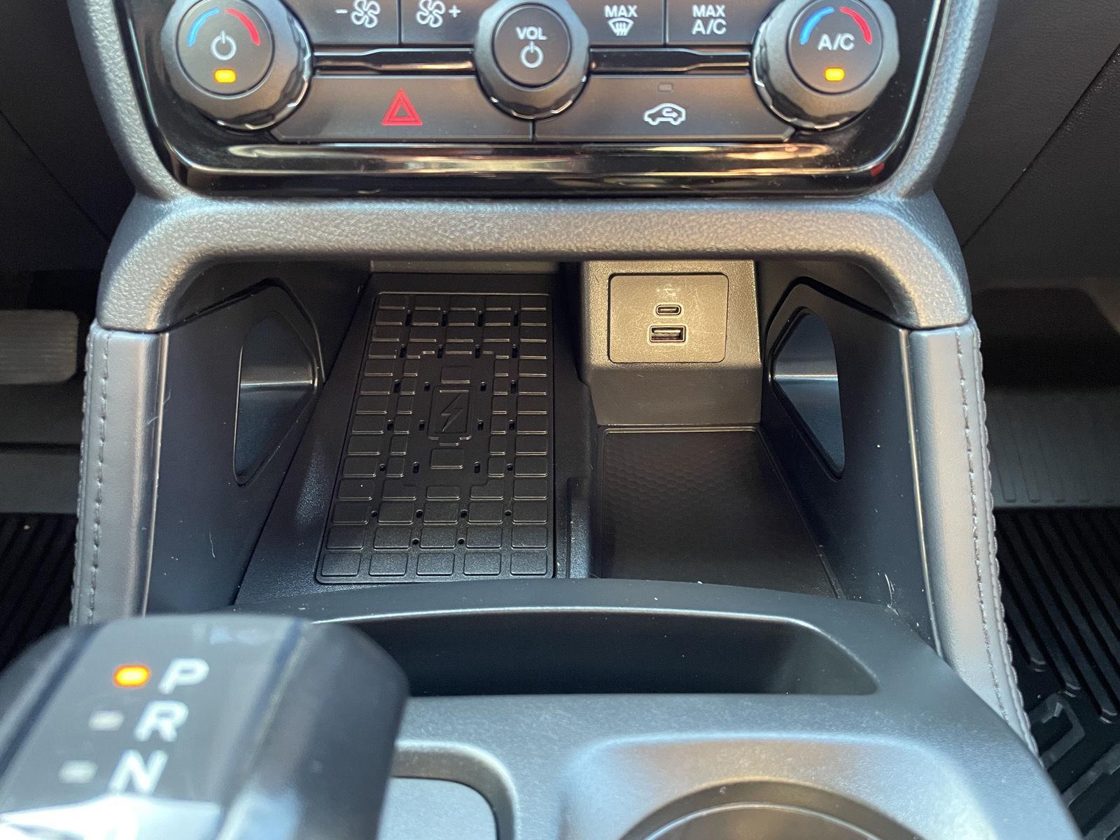 Vehicle photo 29