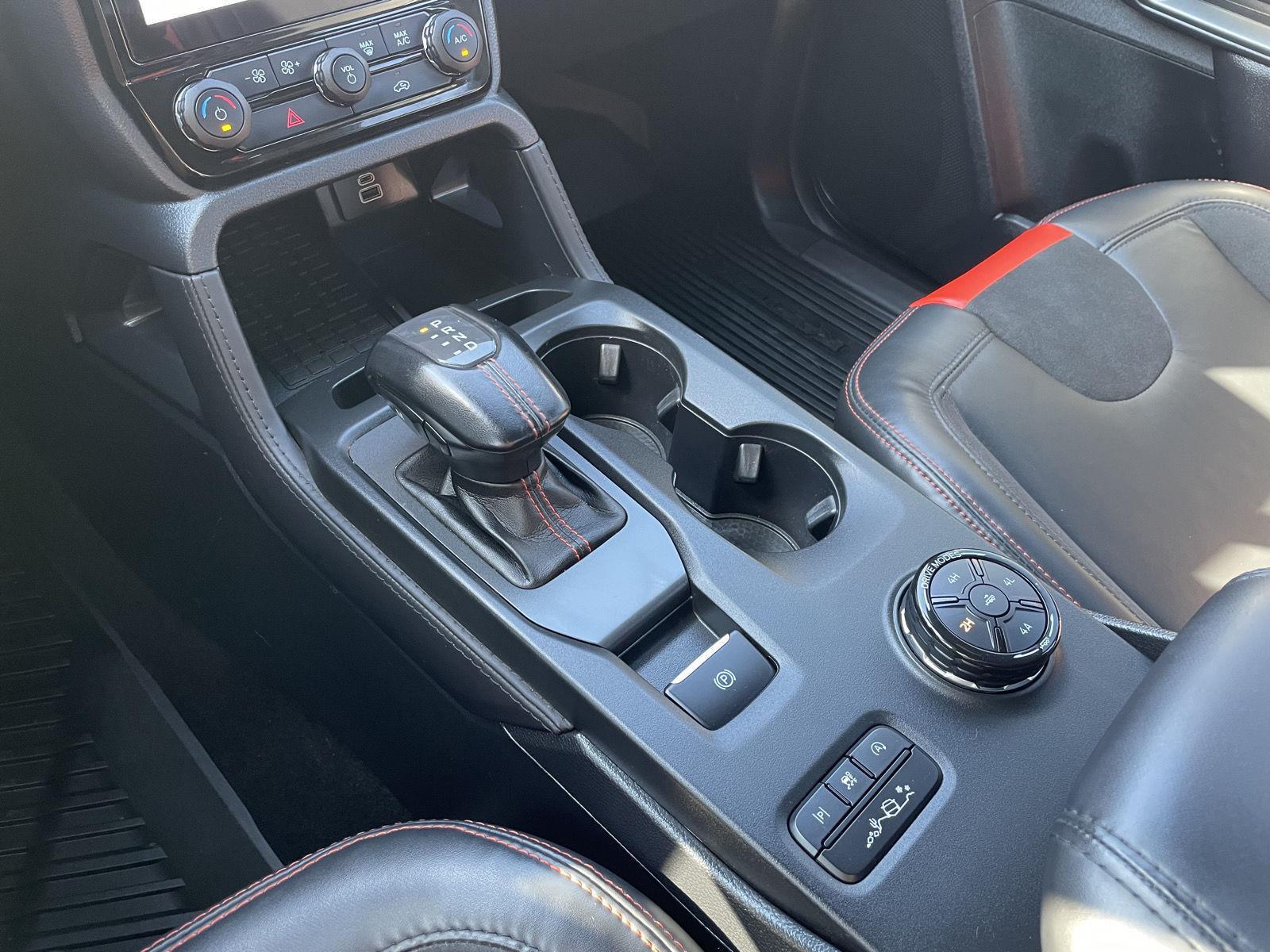 Vehicle photo 31