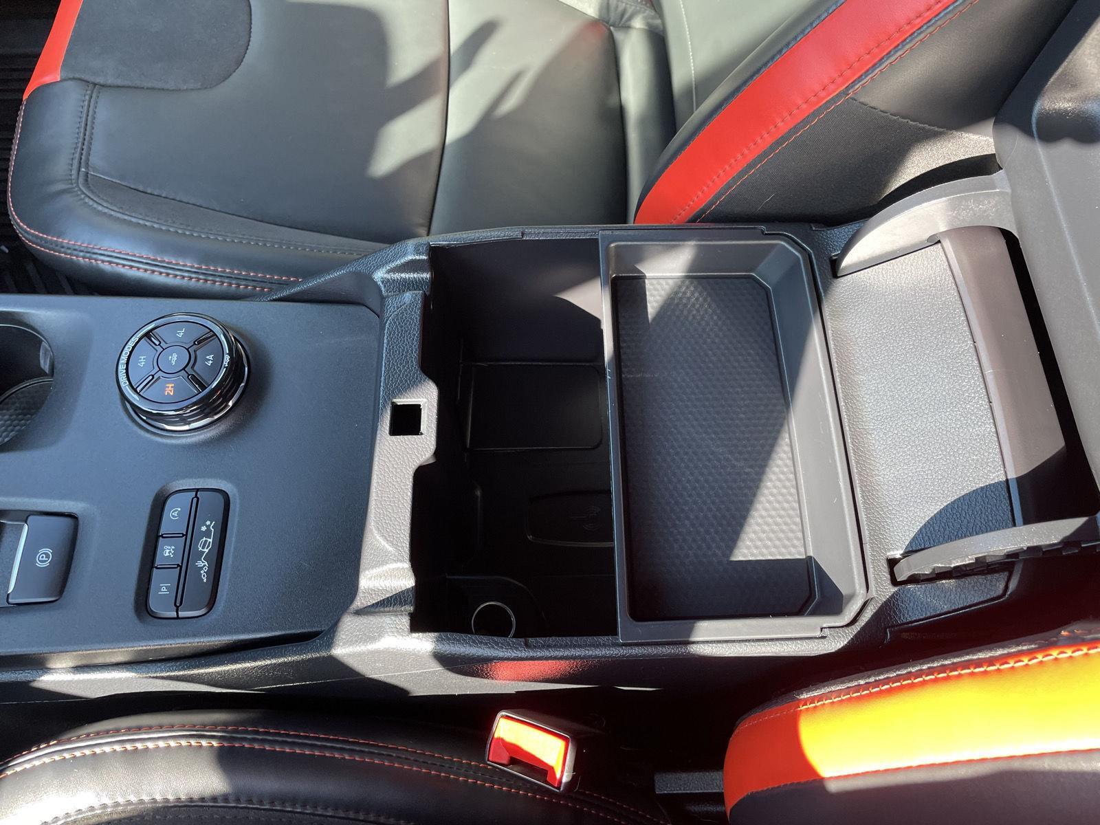 Vehicle photo 32