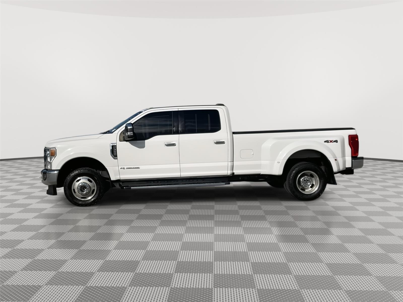 Vehicle photo 2