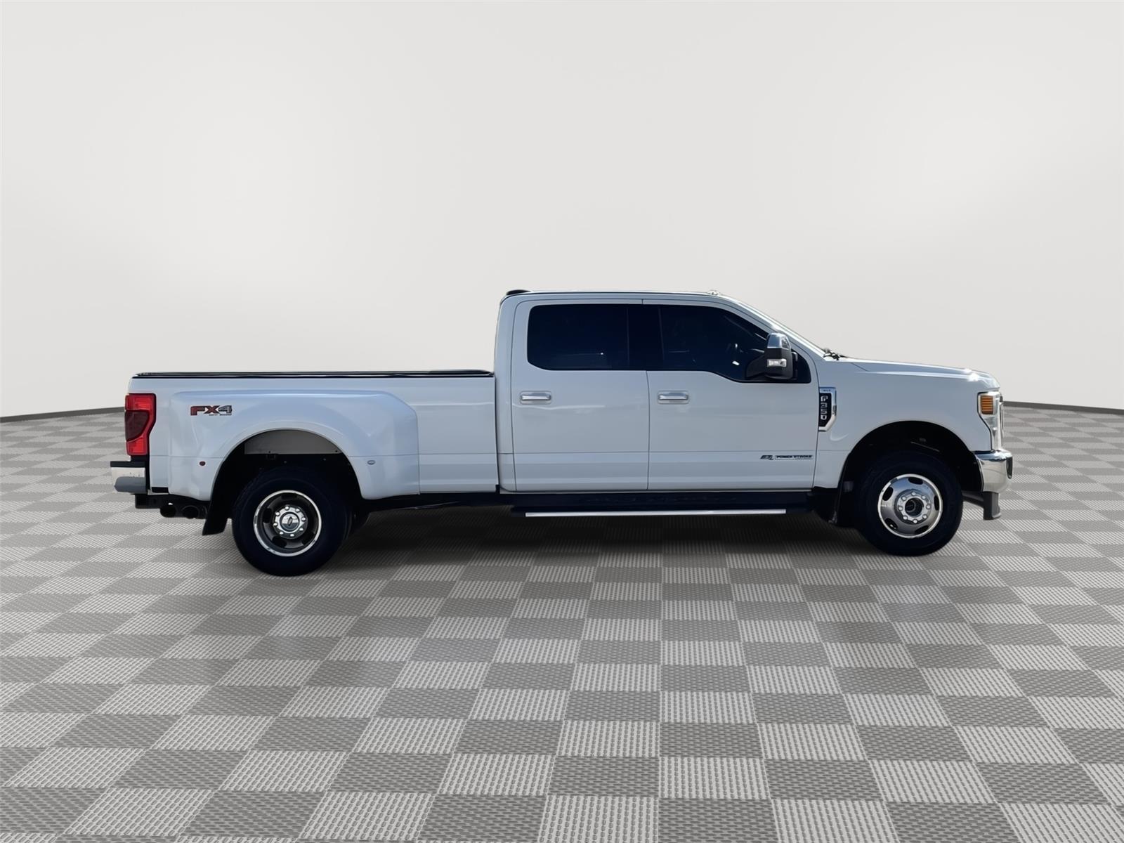 Vehicle photo 6