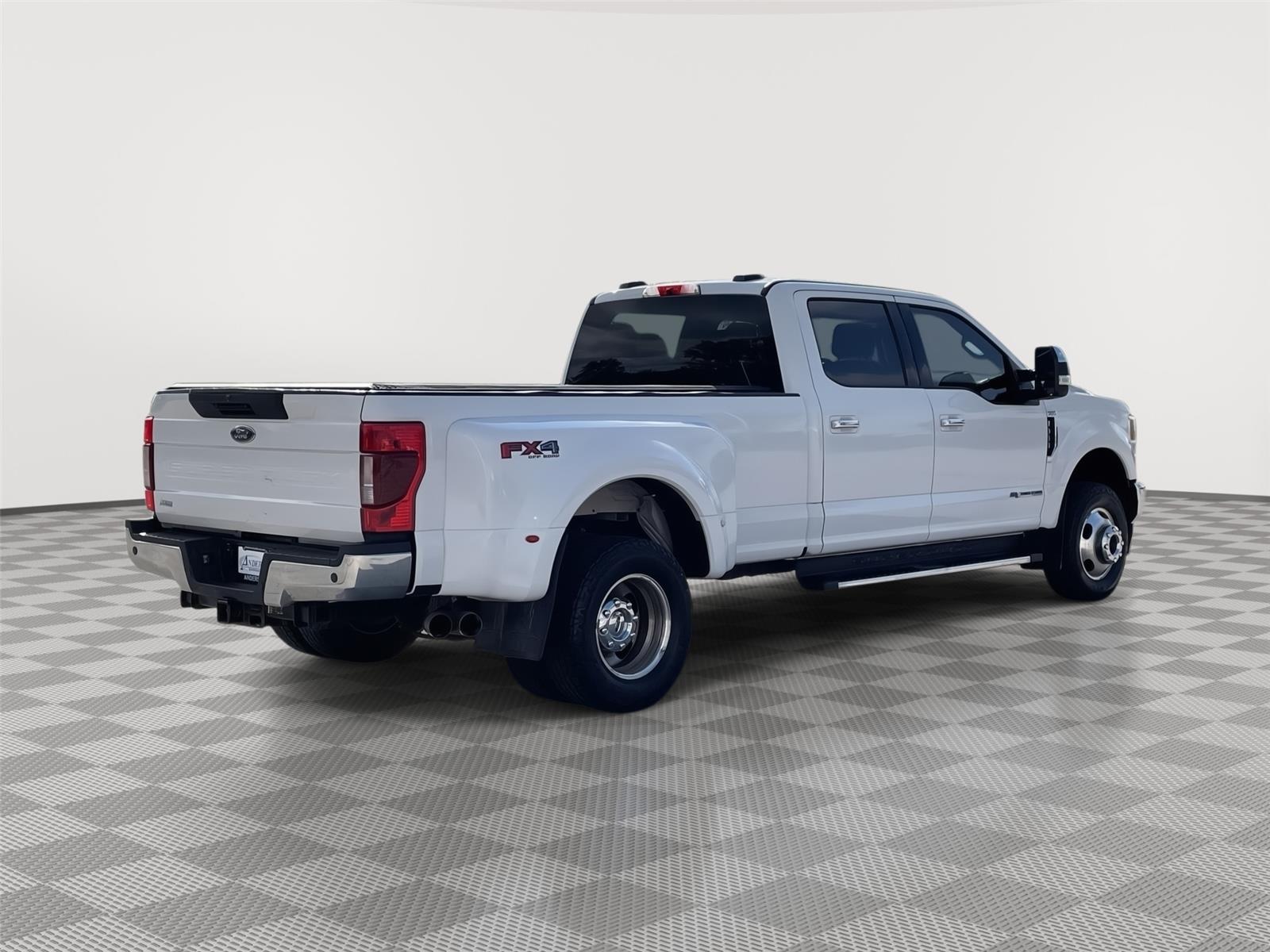 Vehicle photo 7
