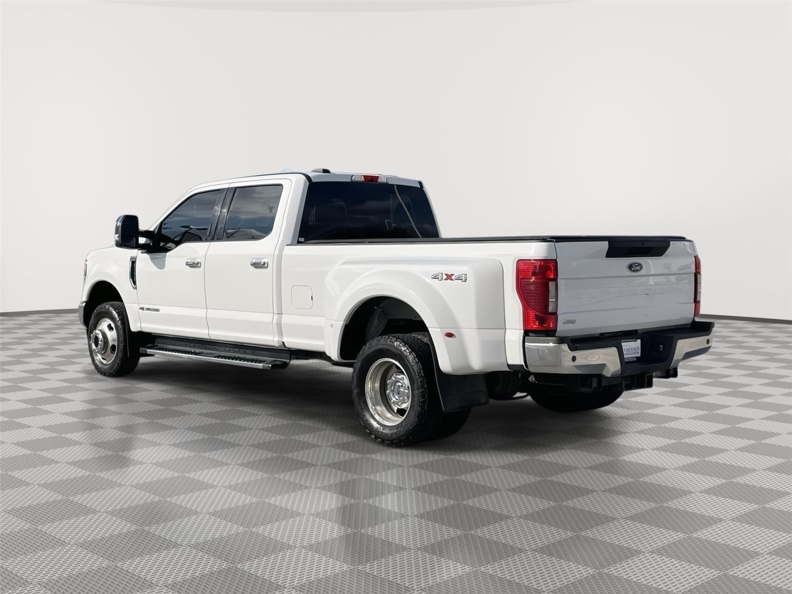 Vehicle photo 9