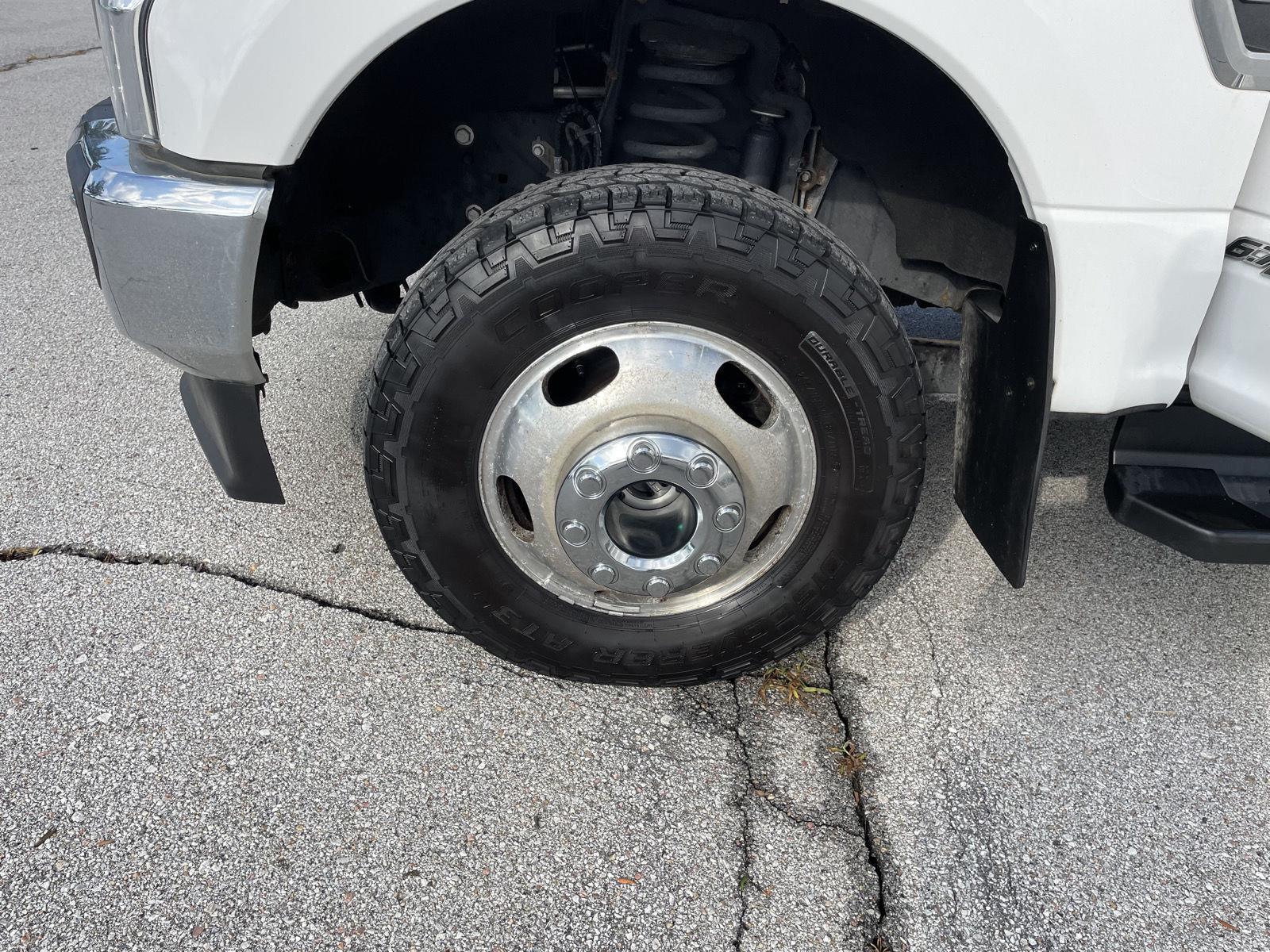 Vehicle photo 10