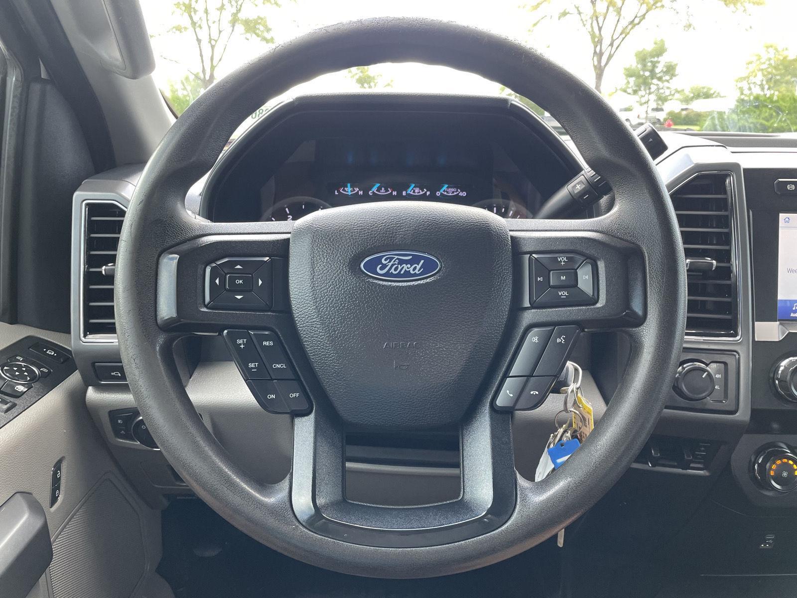 Vehicle photo 12