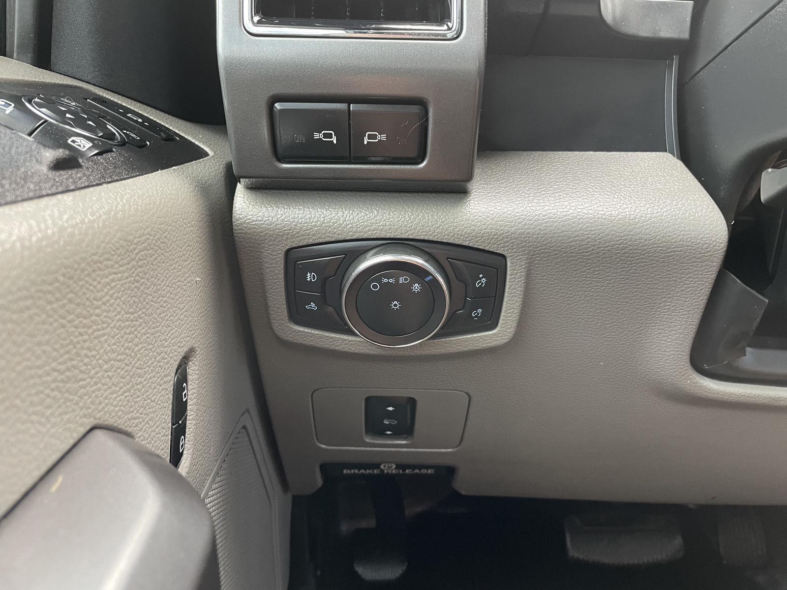 Vehicle photo 16