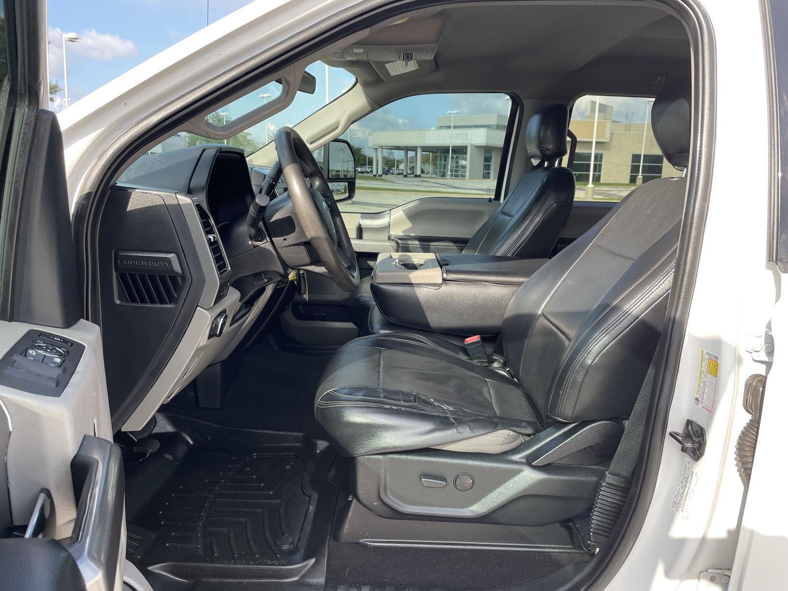 Vehicle photo 17