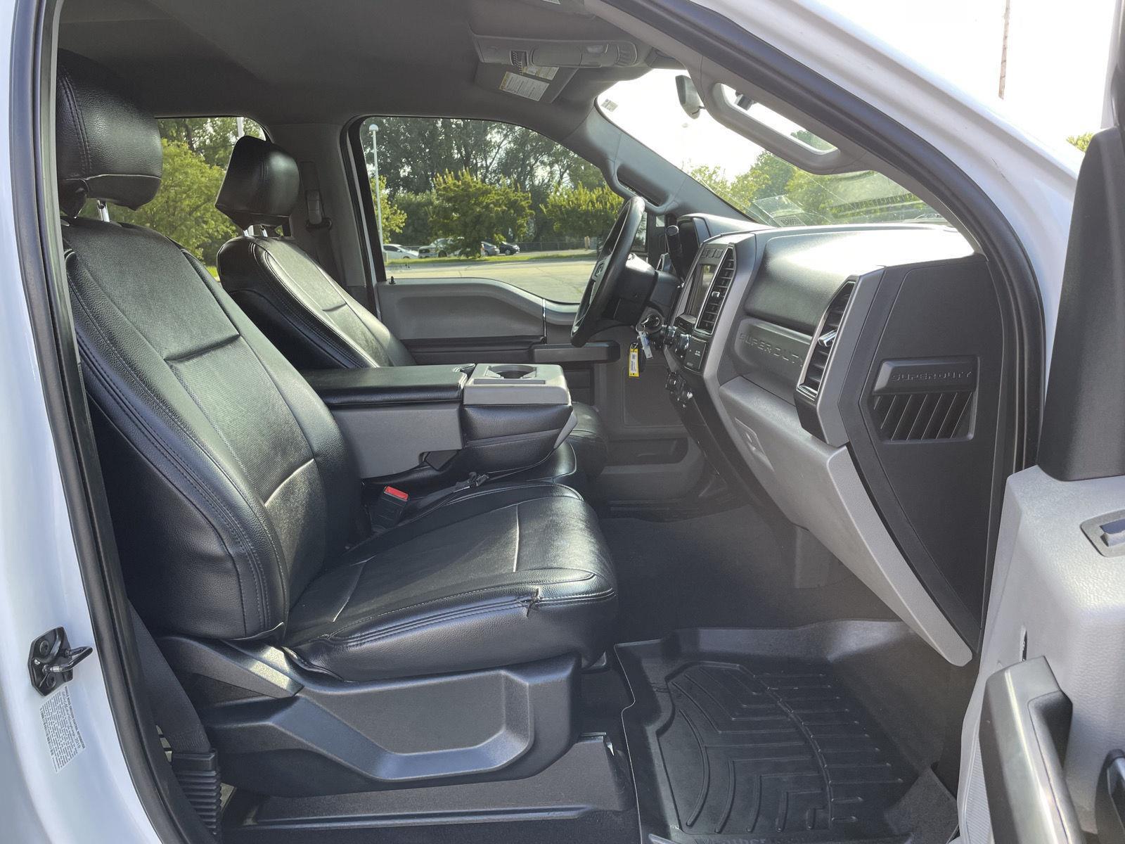 Vehicle photo 19