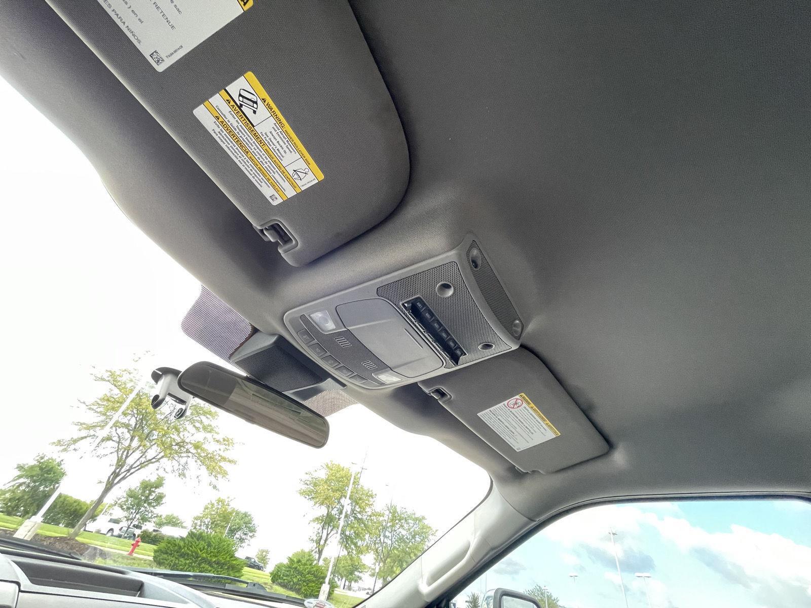 Vehicle photo 21