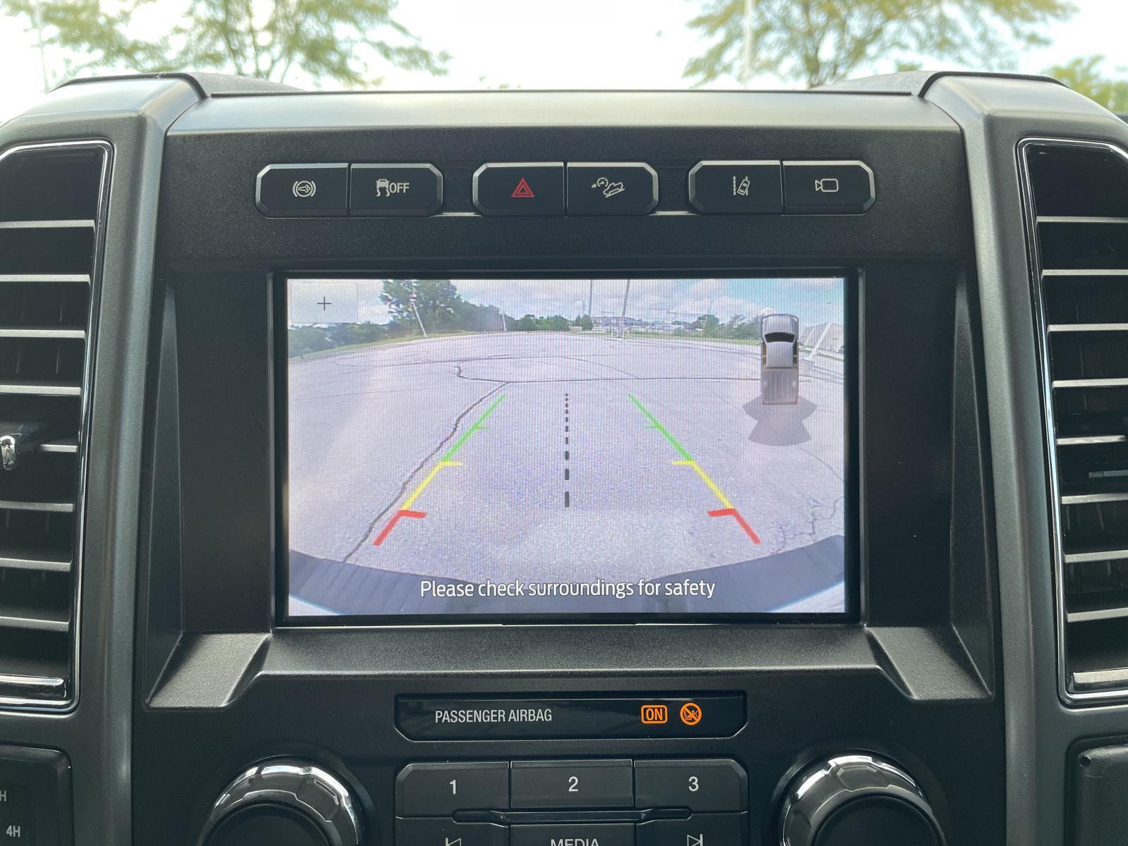 Vehicle photo 23