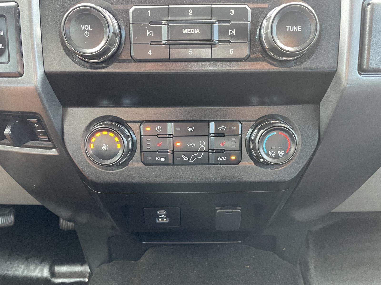 Vehicle photo 25