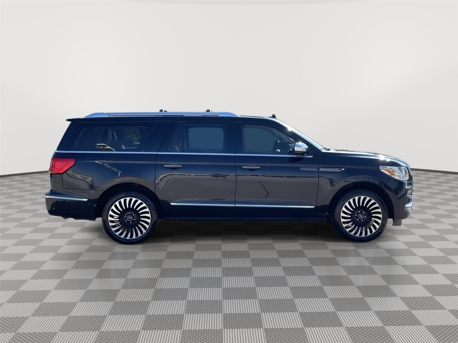 Vehicle photo 6