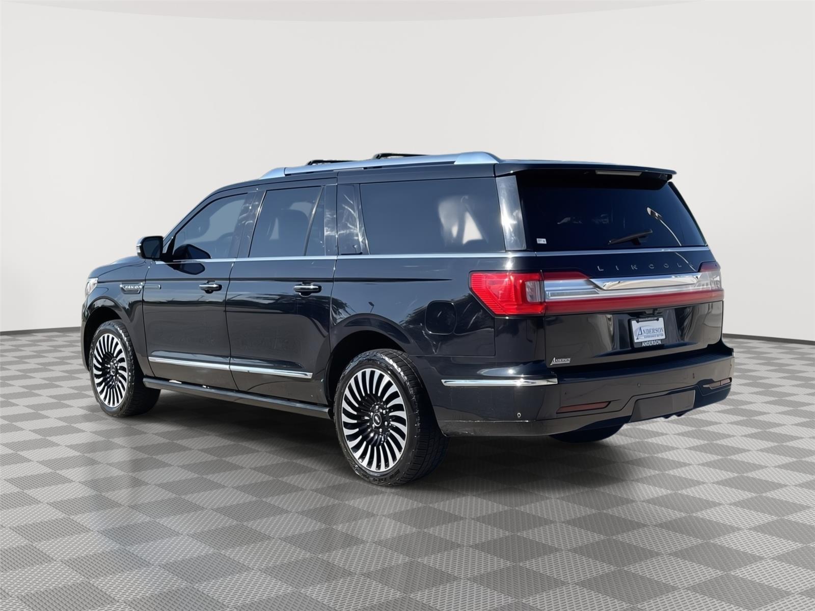 Vehicle photo 9