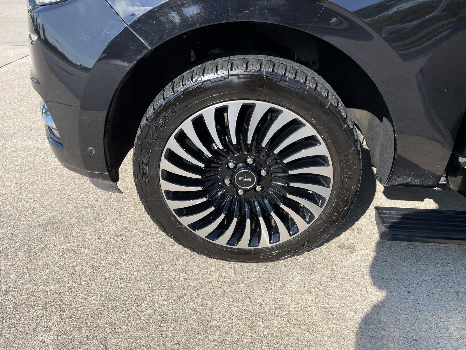 Vehicle photo 10