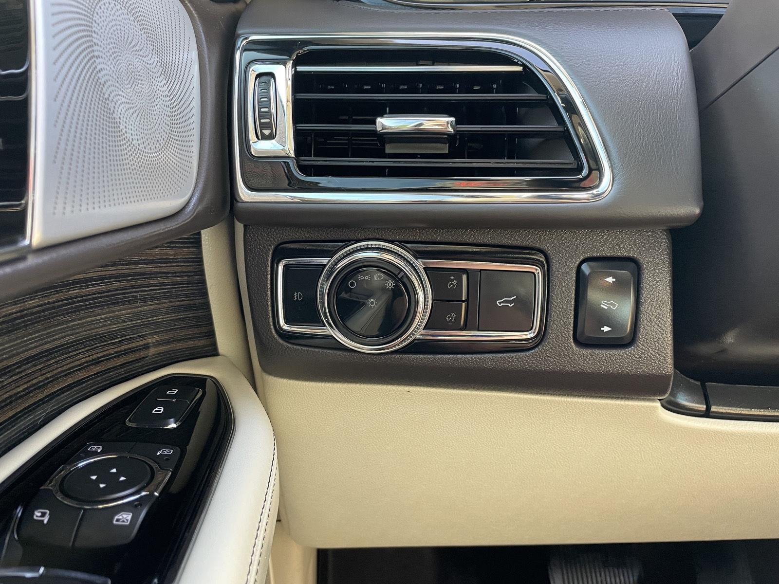 Vehicle photo 15
