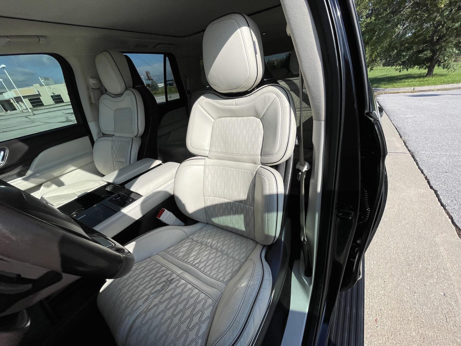 Vehicle photo 17