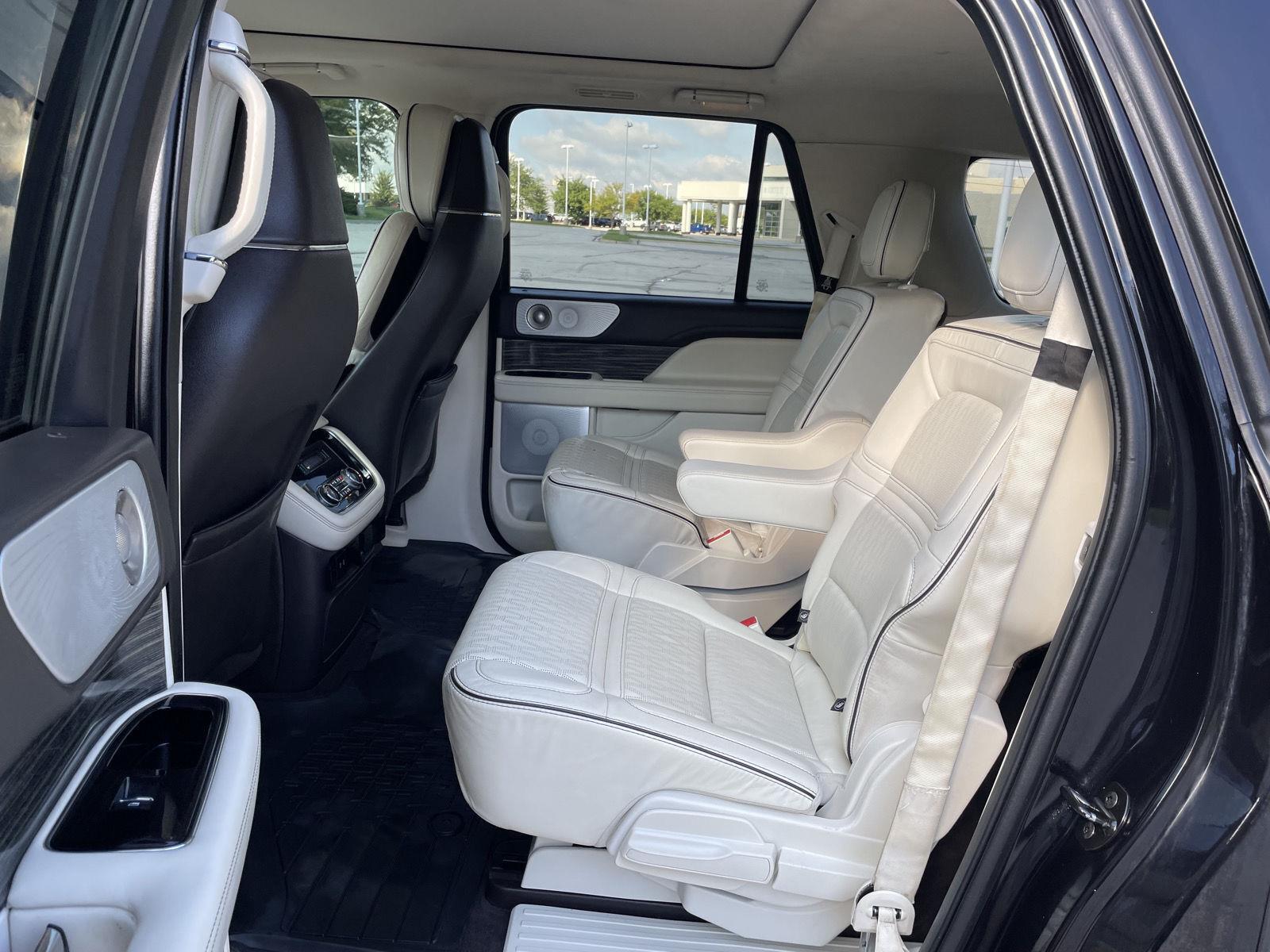 Vehicle photo 19
