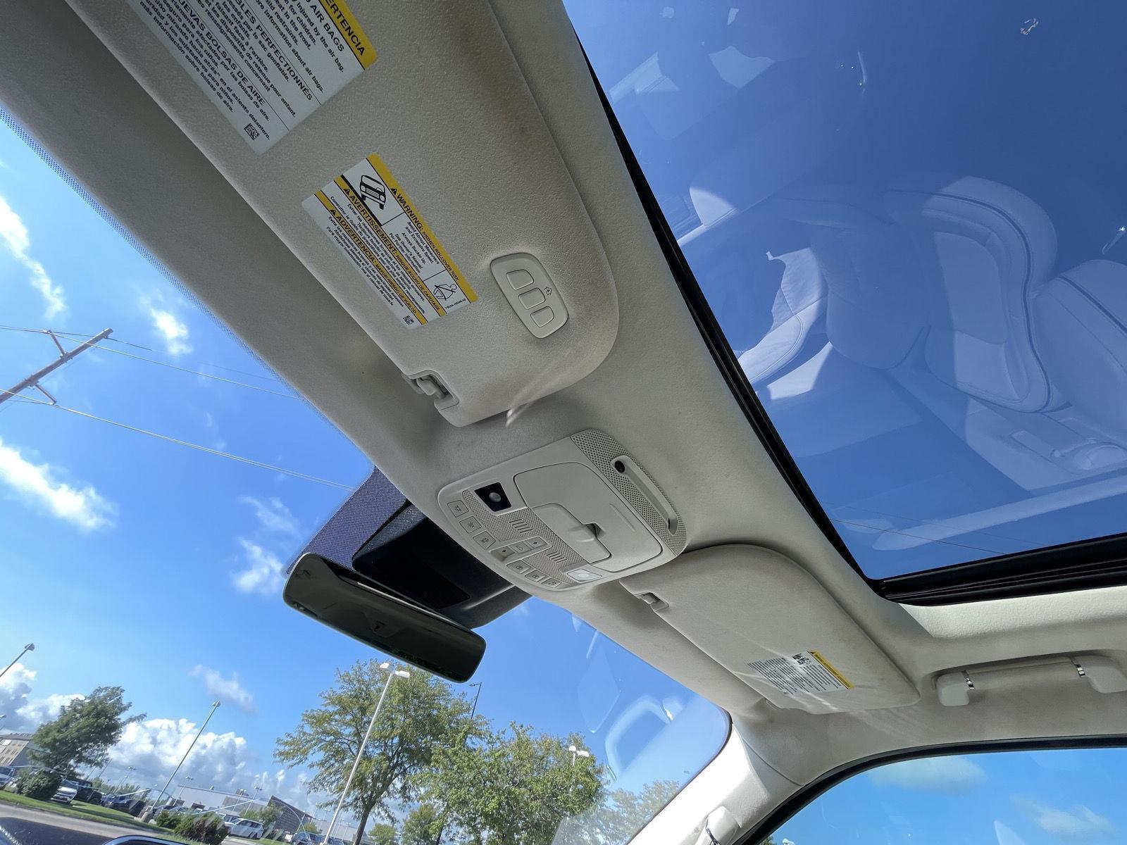 Vehicle photo 23
