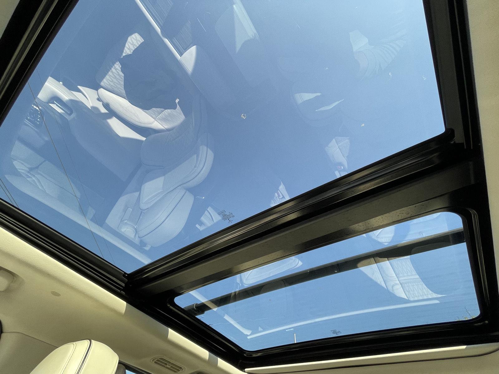 Vehicle photo 24