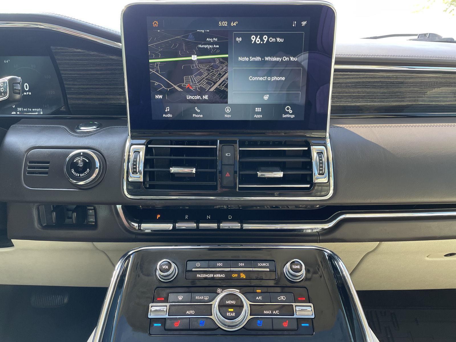 Vehicle photo 25