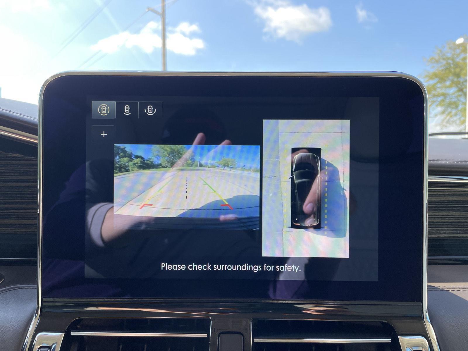Vehicle photo 26
