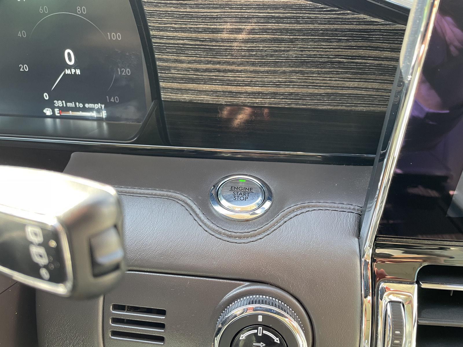 Vehicle photo 29