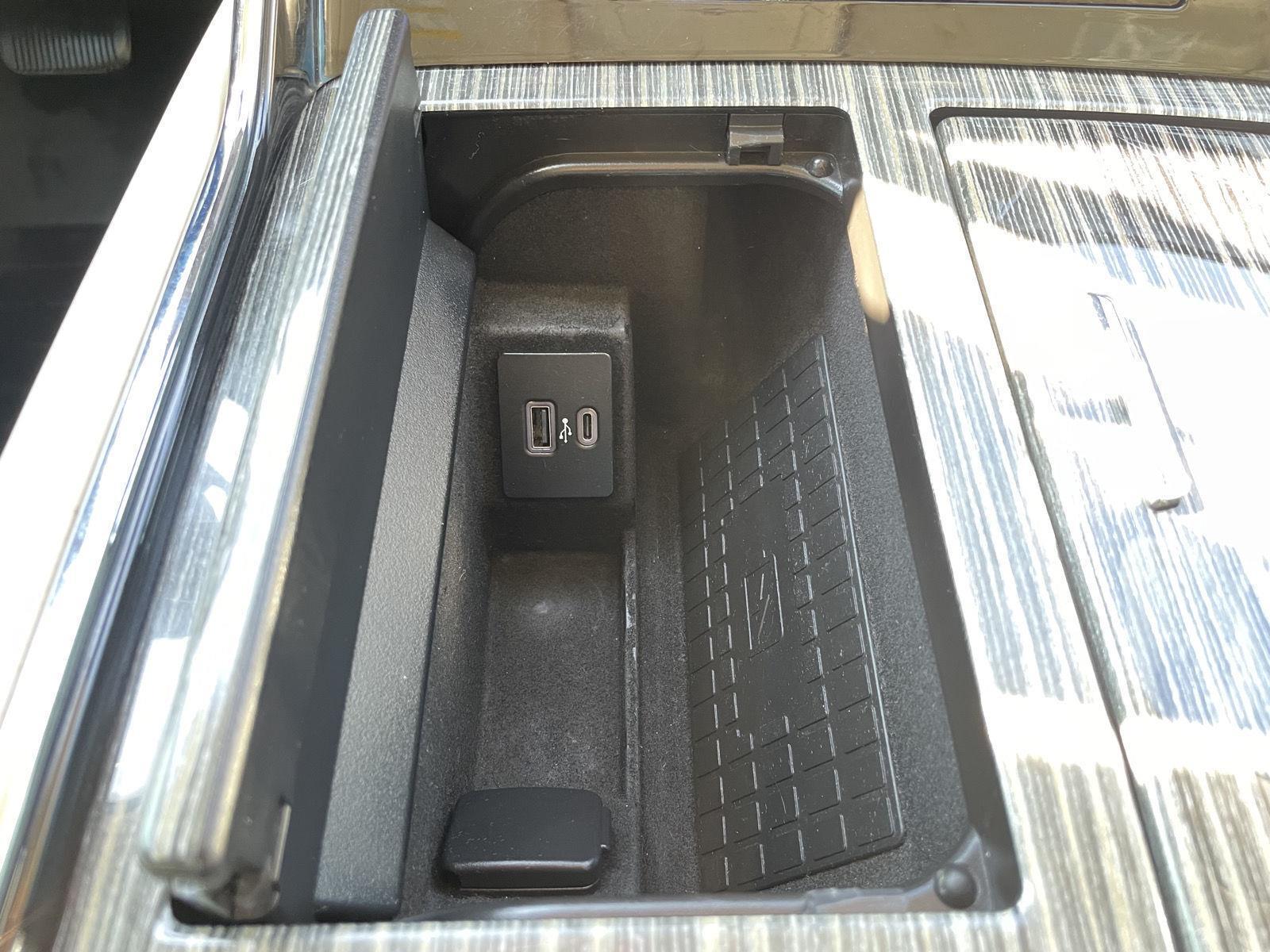 Vehicle photo 36