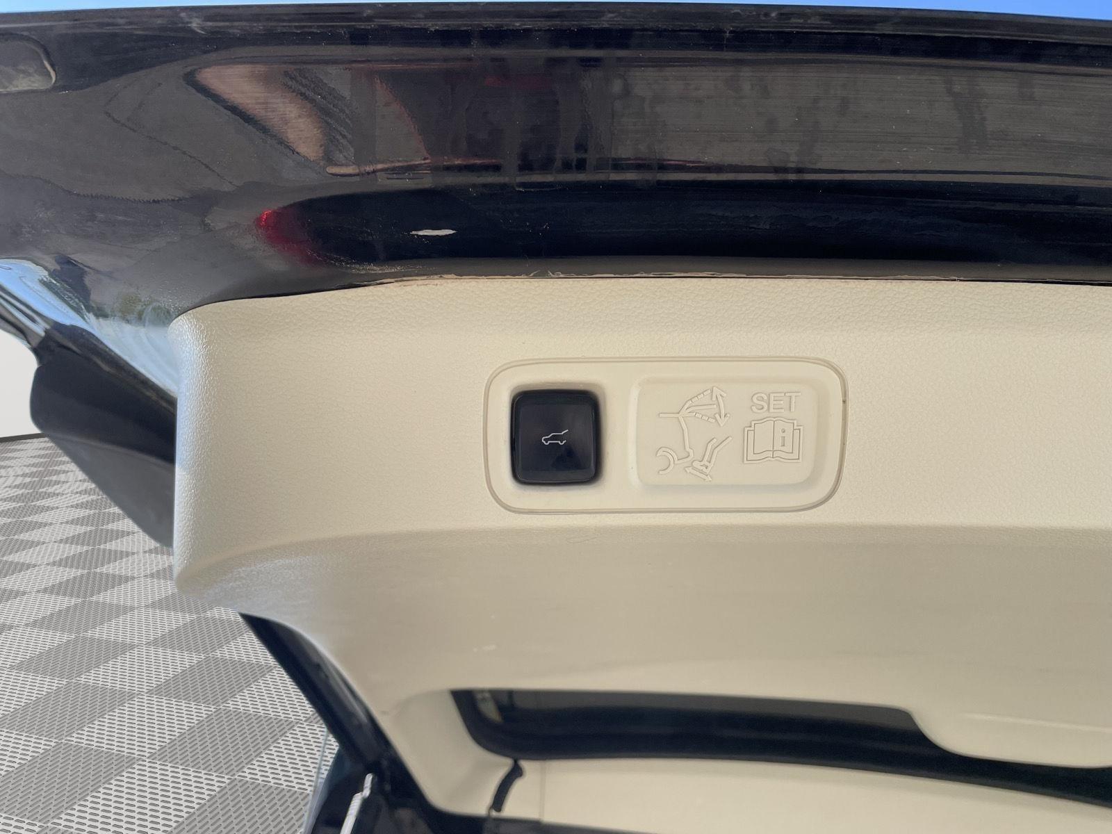 Vehicle photo 46