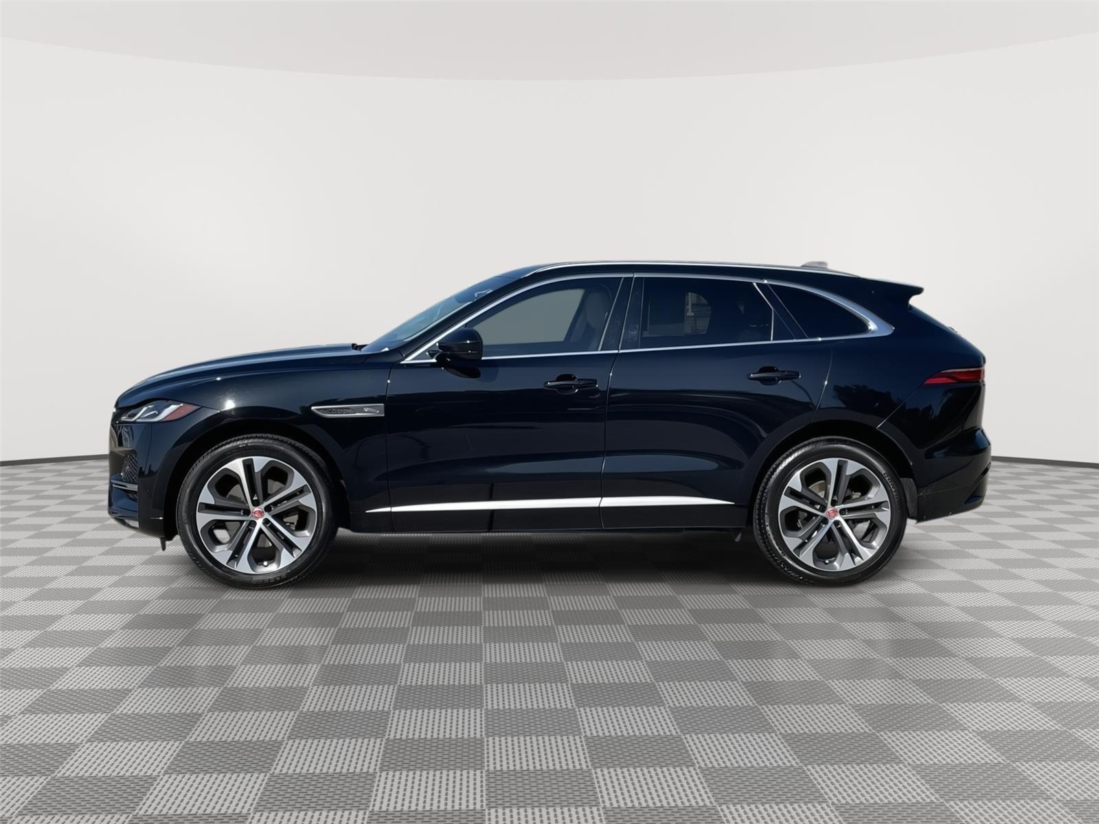 Vehicle photo 2