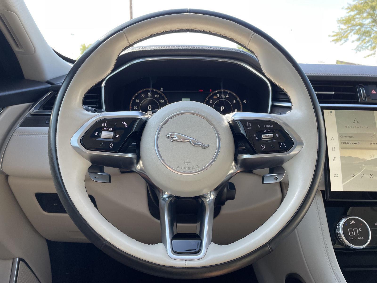 Vehicle photo 12