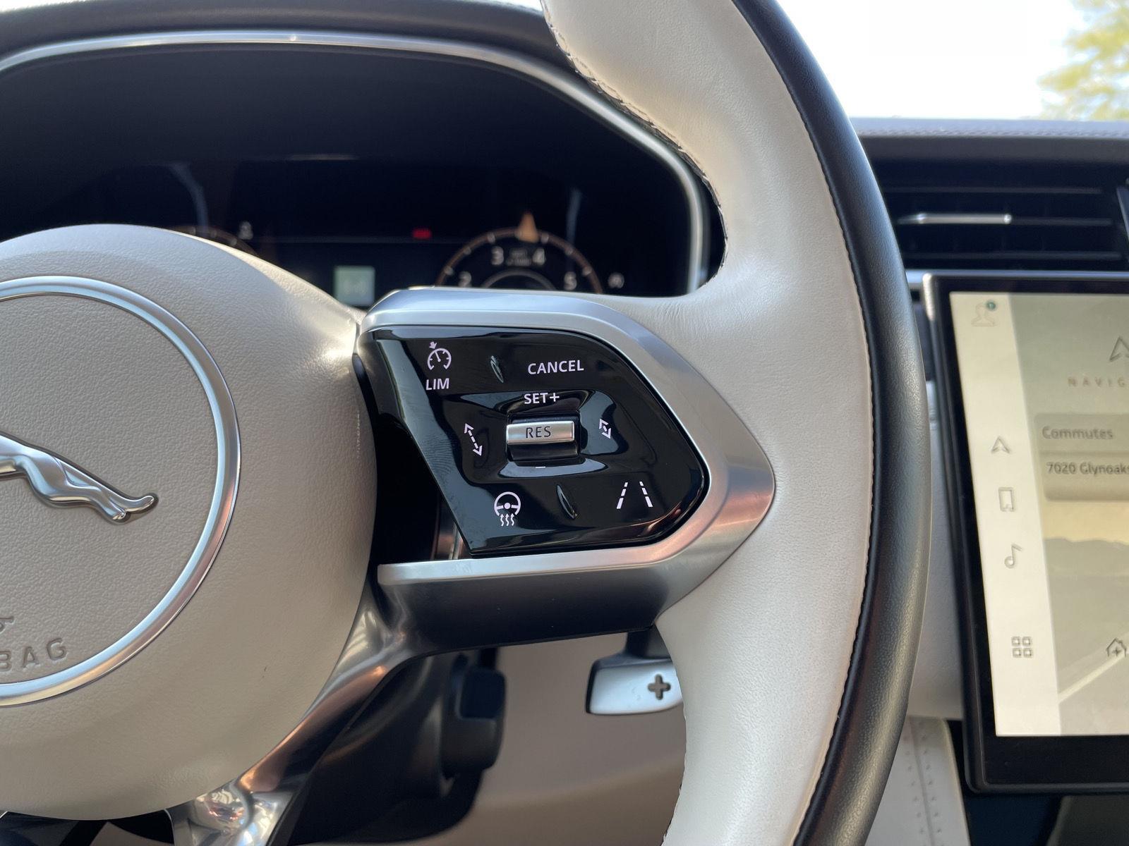 Vehicle photo 14
