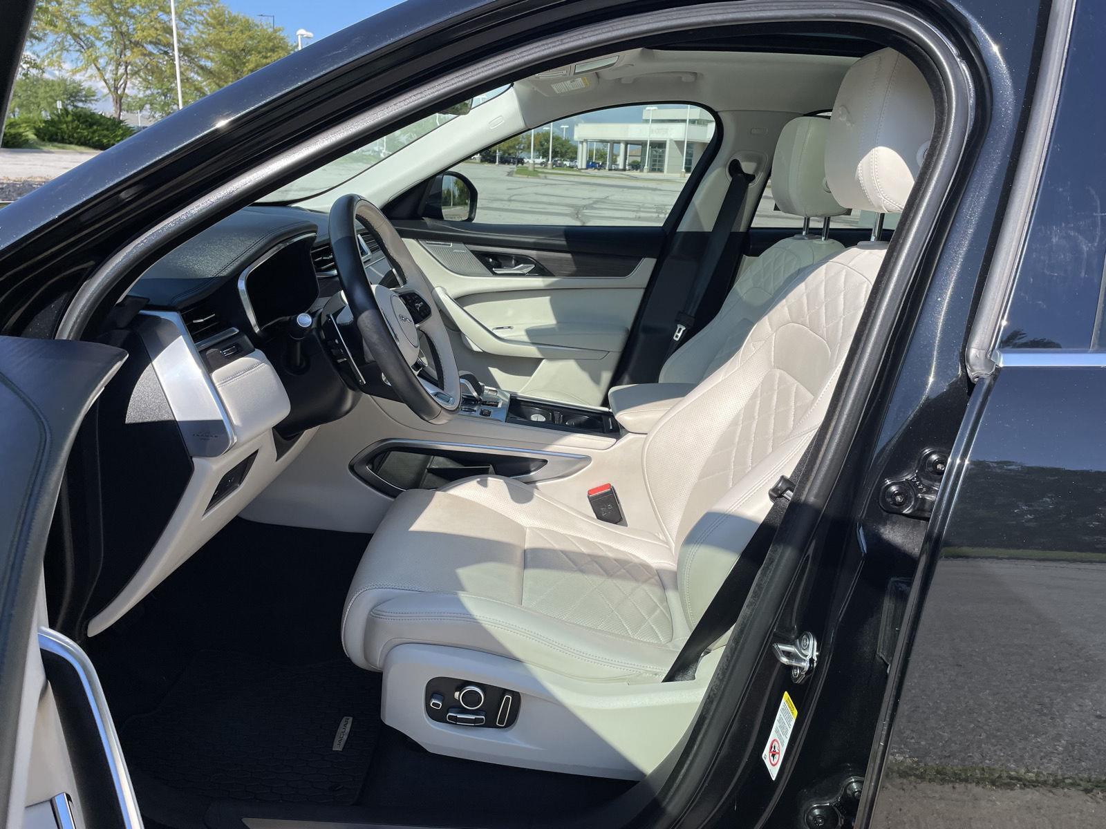 Vehicle photo 17