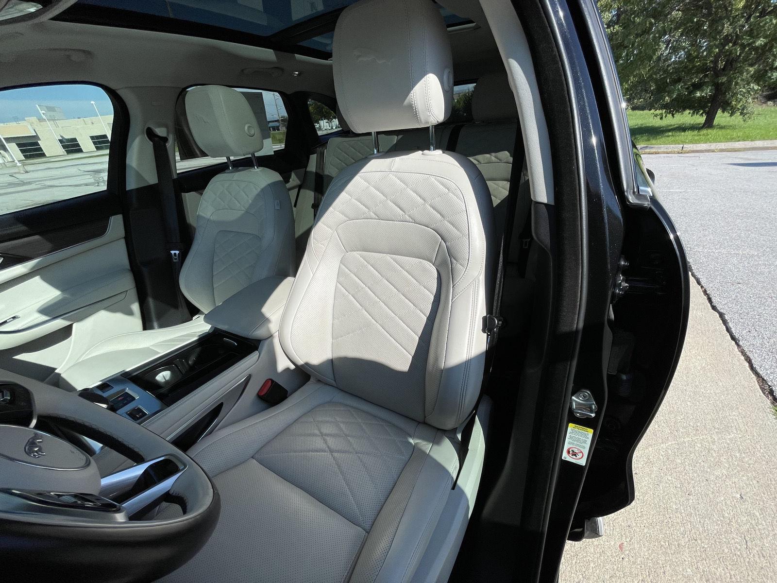 Vehicle photo 18