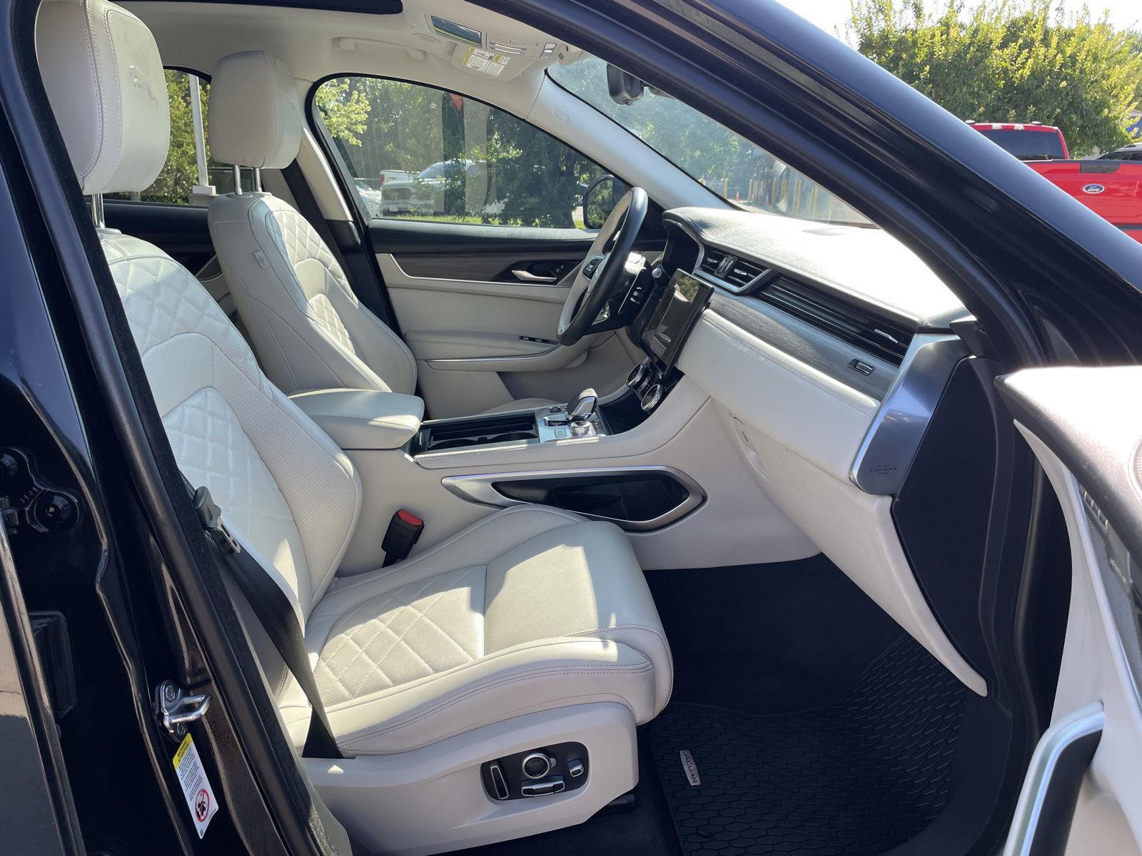 Vehicle photo 19