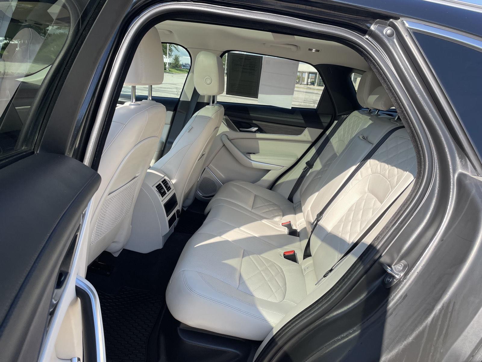 Vehicle photo 20