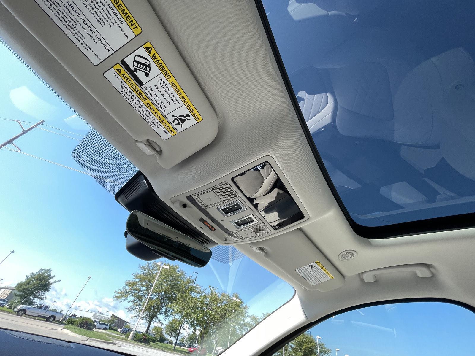 Vehicle photo 21