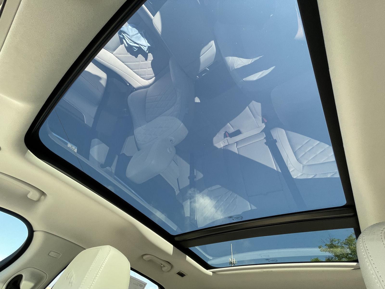 Vehicle photo 22