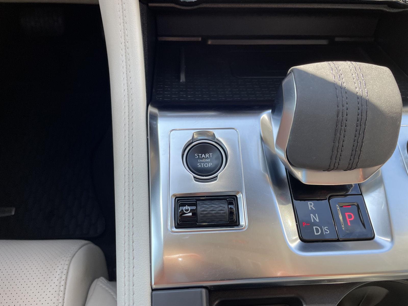 Vehicle photo 26